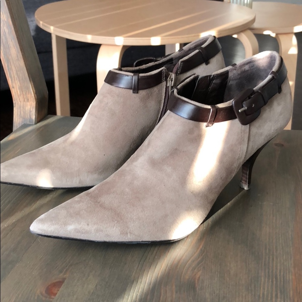 Nine West Pointed-Toe Booties in Tan US8